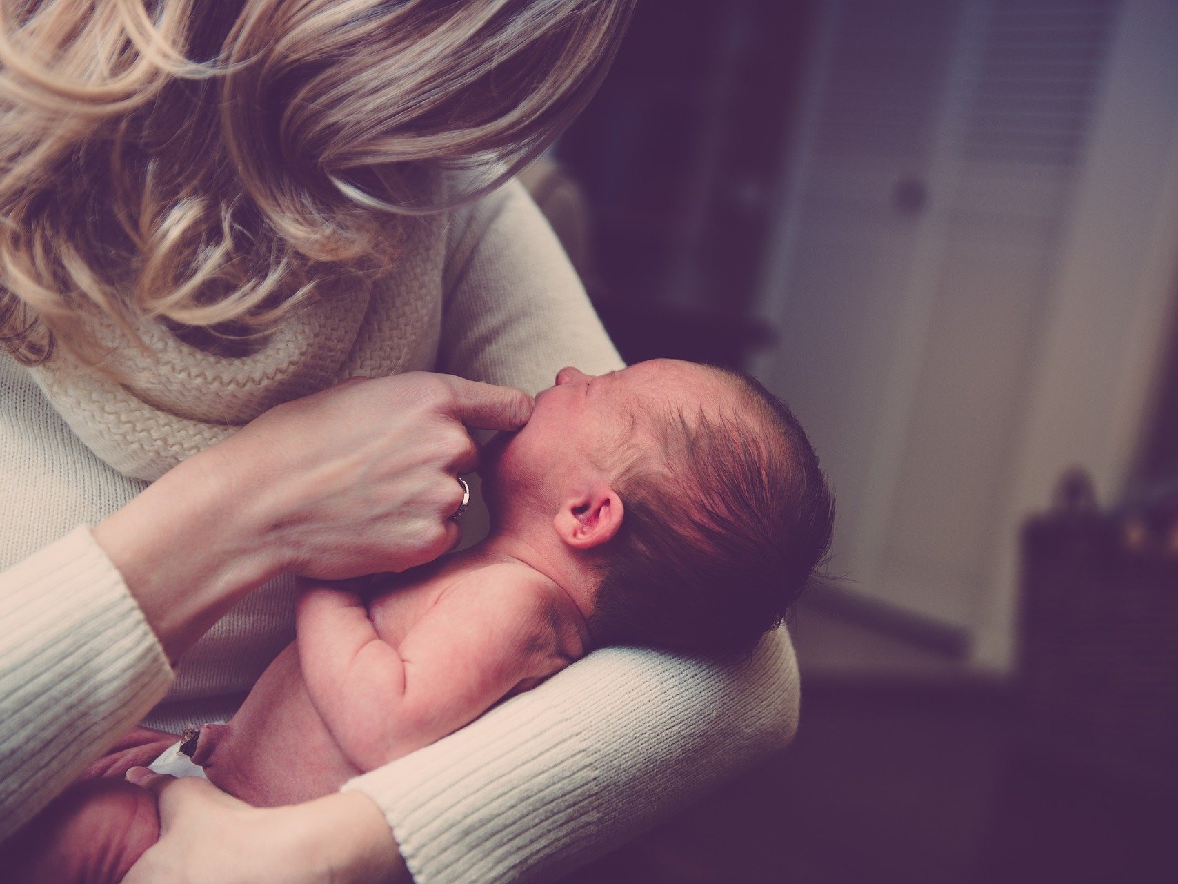 bébé nourrir