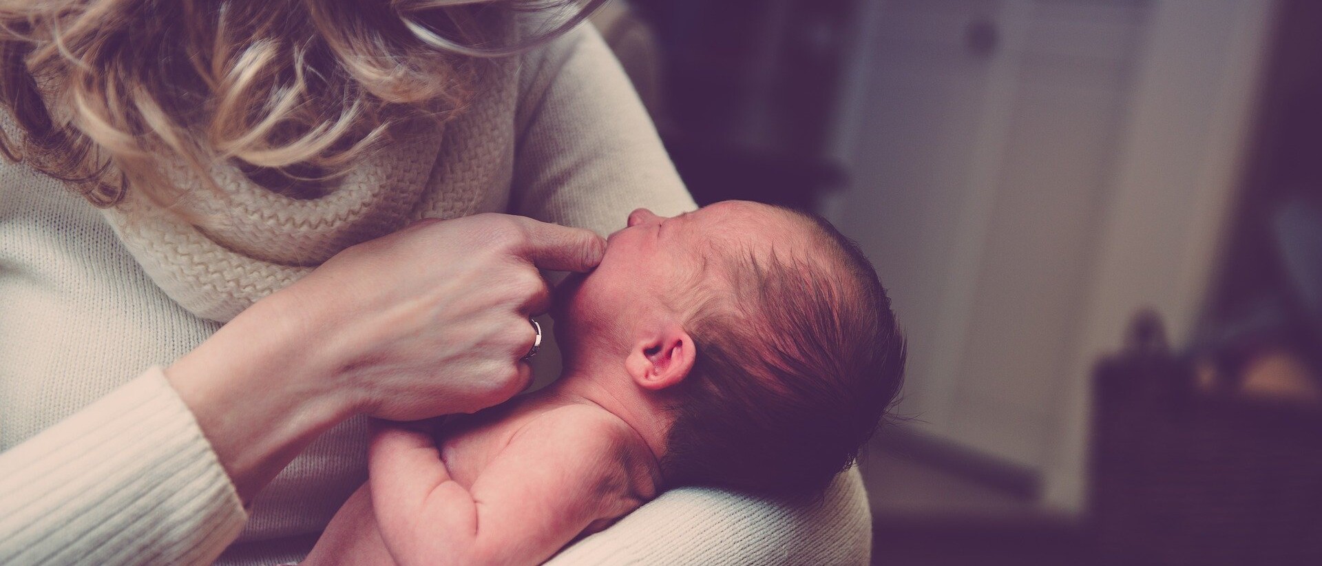bébé nourrir