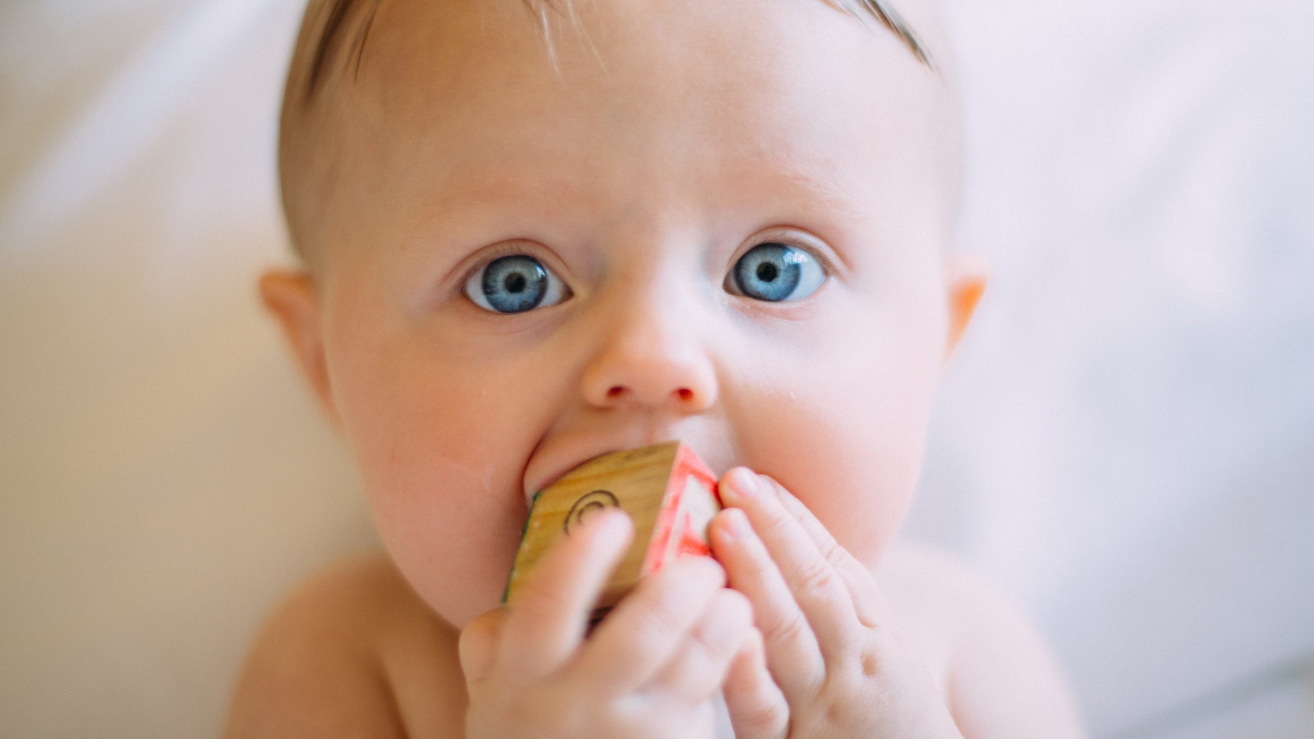 bébé fait ses dents